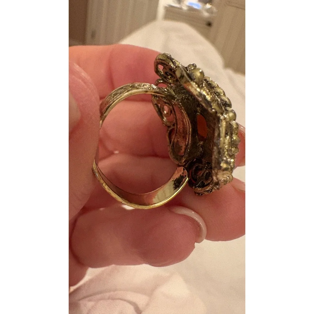Vintage Cameo Ring Gold Tone Filigree Adjustable Band Peach White Lady Profile